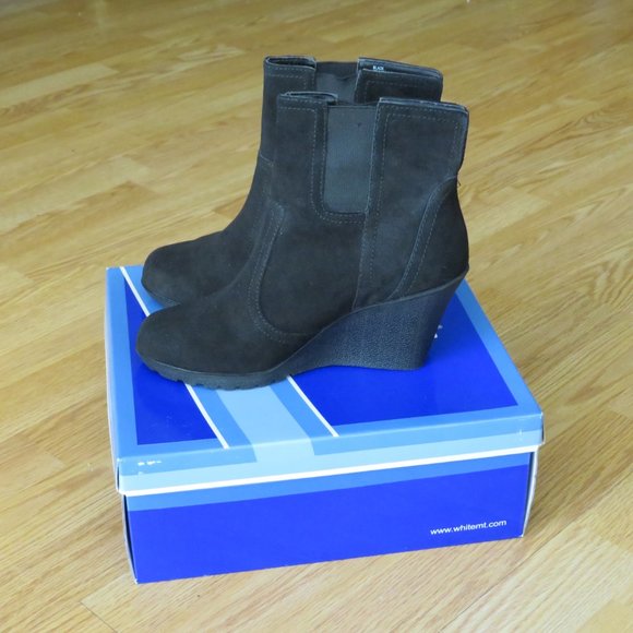 New Women’s White Mountain Black Suede Leather Wedge Fashion Ankle Boots 6.5 M - Picture 2 of 13